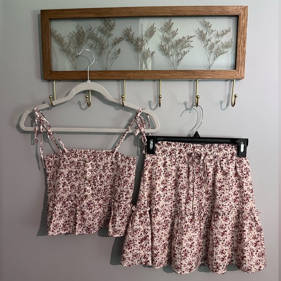 Paper Crane. 2-Piece Floral Top/Skirt Set. - Picture 2 of 8